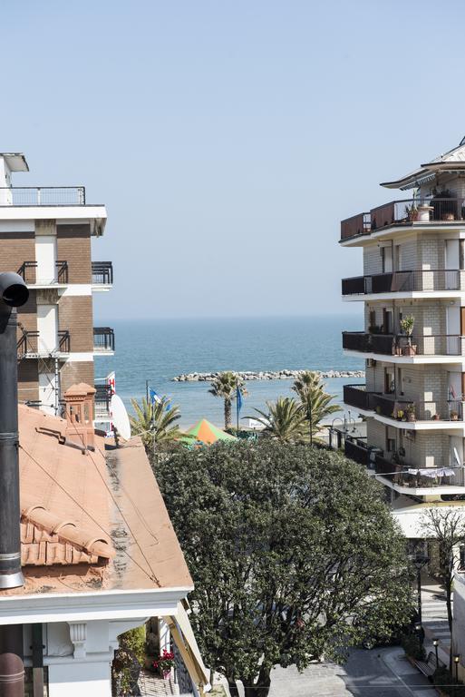Hotel Gabbiano Порто-Сан-Джорджо Экстерьер фото