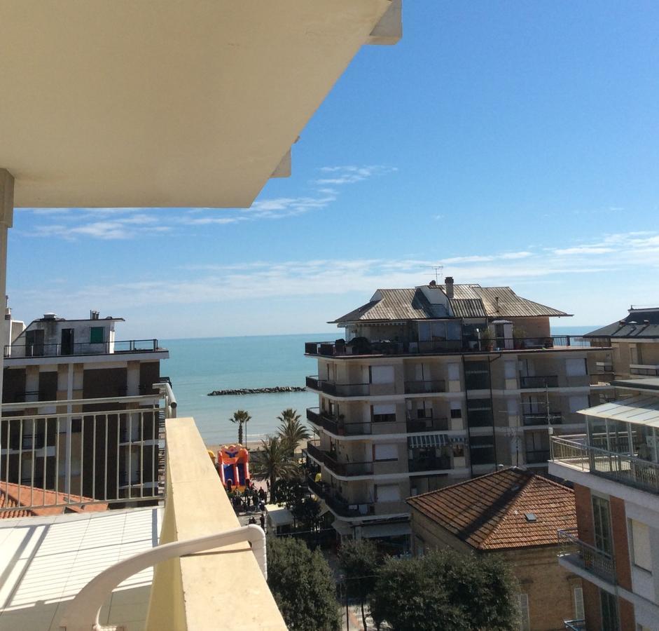 Hotel Gabbiano Порто-Сан-Джорджо Экстерьер фото