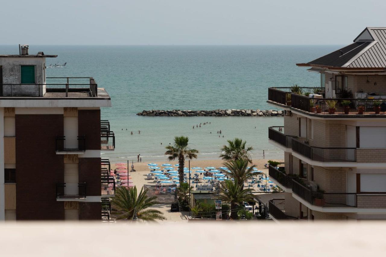 Hotel Gabbiano Порто-Сан-Джорджо Экстерьер фото