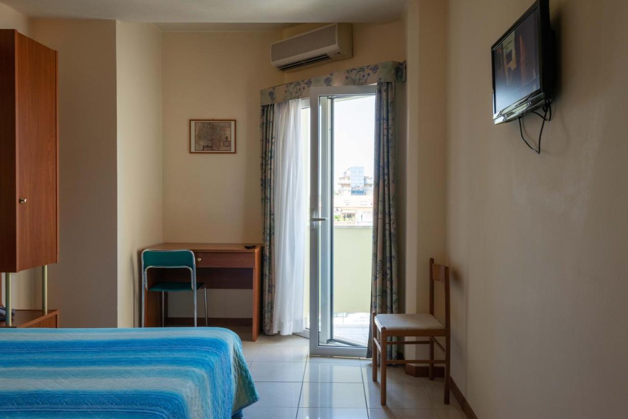 Hotel Gabbiano Порто-Сан-Джорджо Экстерьер фото